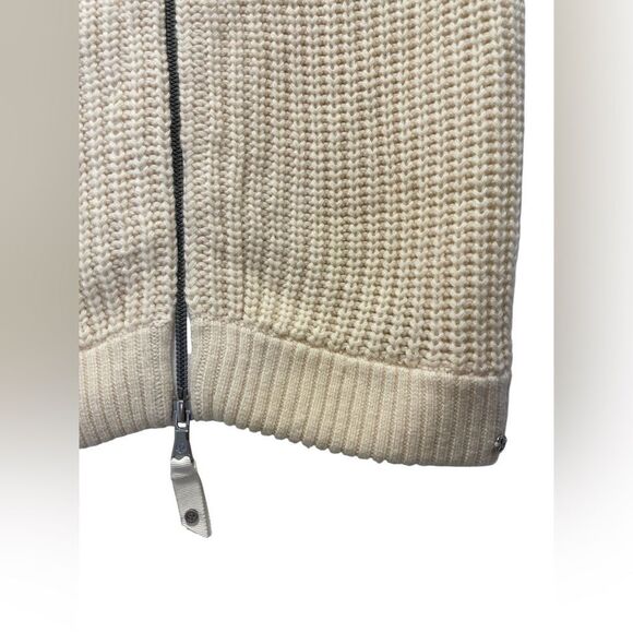 Lululemon Falling Freely Neck Warmer  OS - Picture 2 of 3